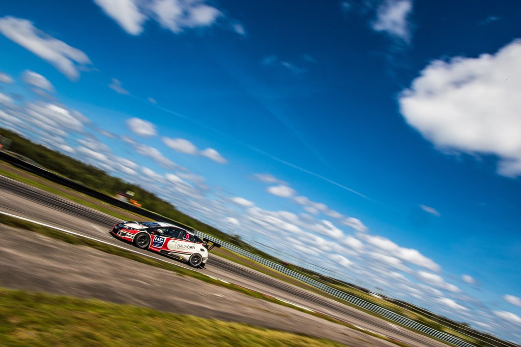 Med Jonas Lynges sene indtræden hos Insight Racing stod teamet med to af tre danske biler i TCR Scandinavia-afdelingen på Anderstorp. Derudover var Madbull Racing og Kim Lund Johansen også til start i Sverige.
(Foto: Niklas Majgaard/Boxengasse.dk)